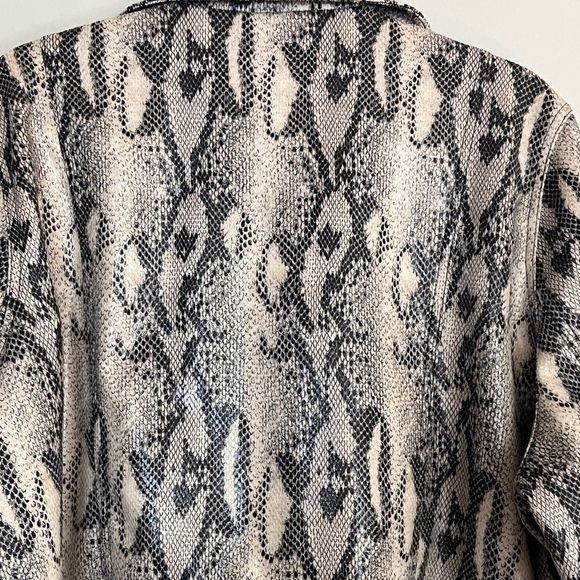 Jennifer Lopez Cropped Jacket - Picture 3 of 6